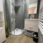 2 Pièces Climatisé-wifi / 4 Voyageurs / Boxe Privé / 2 Piscines / 2 Tennis / Pétanque / Pingpong Antibes