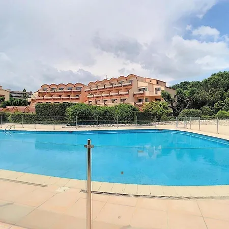 Appartement 2 Pièces Climatisé-wifi / 4 Voyageurs / Boxe Privé / 2 Piscines / 2 Tennis / Pétanque / Pingpong *