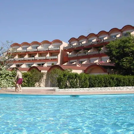 2 Pièces Climatisé-wifi / 4 Voyageurs / Boxe Privé / 2 Piscines / 2 Tennis / Pétanque / Pingpong