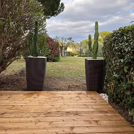 2 Pièces Climatisé-wifi / 4 Voyageurs / Boxe Privé / 2 Piscines / 2 Tennis / Pétanque / Pingpong * Antibes